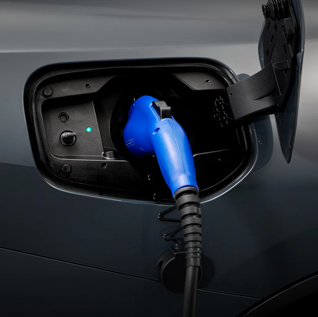 64km의 1회 충전 주행거리와
223PS의 우수한 퍼포먼스