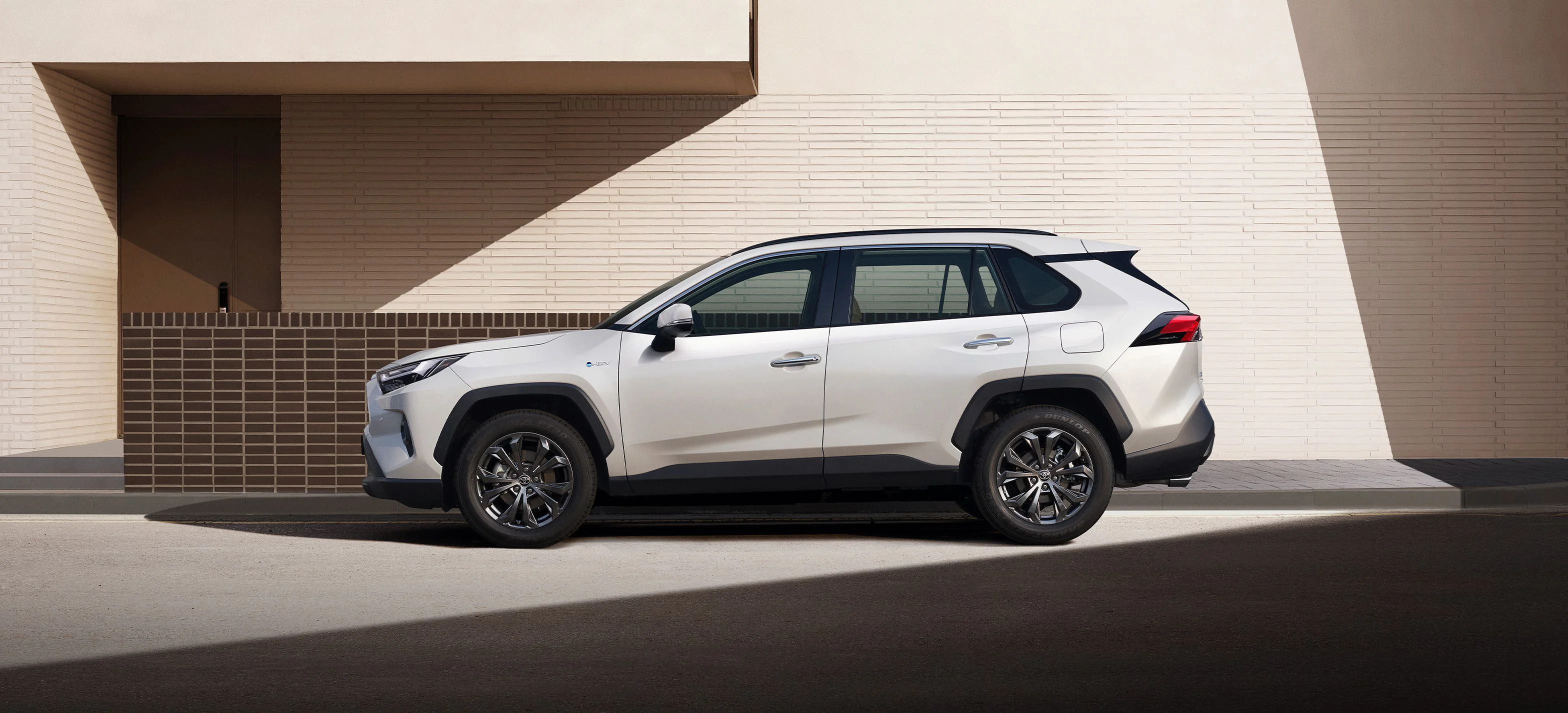 222PS 시스템 총 출력 14.1km/ℓ 복합연비 (가솔린 주행모드)